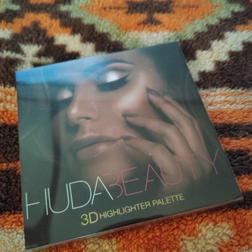 Huda highlighter brand new - Picture 2 of 2